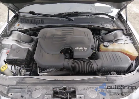 2013 Chrysler 300 Motown z USA, uszkodzony, nr VIN 2C3CCAAG2DH709850